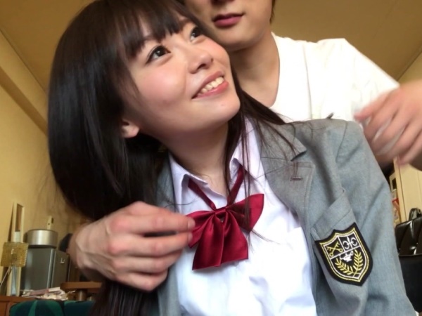 【清楚系ビッチの正体】 イケメン彼氏と制服エッチ！ 淫乱美少女が騎乗位で乱れまくり♡ 制服の下はスケベな本性！