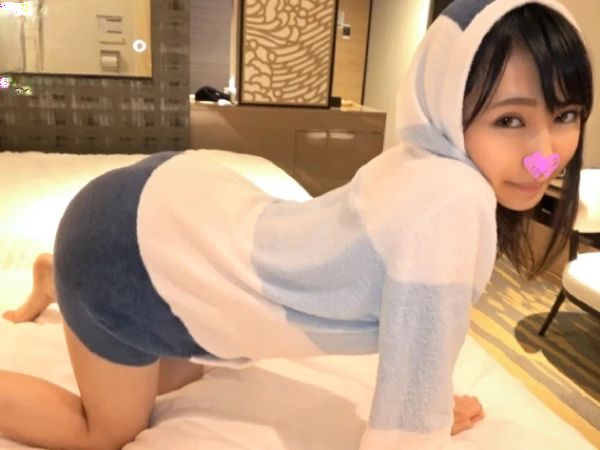 【低身長巨乳のギャップ萌え】『私、エッチなこと好きかも…』スクールカーストの頂点に立つ美形娘が、チンポにメロメロ！小柄なカラダで甘々セックスを楽しむ、素人娘の初々しい喘ぎに注目！