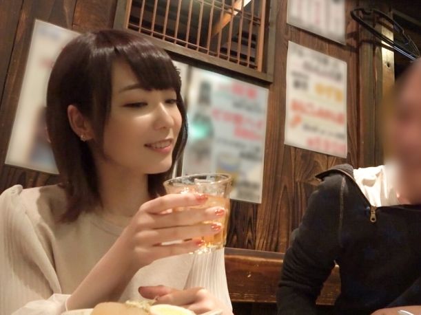 【新宿OLの裏の顔】スレンダー美女がナンパで本性暴露！ホテルで乳首攻めにビショ濡れマ●コ、エッチな本領発揮しちゃうドスケベ娘！♡