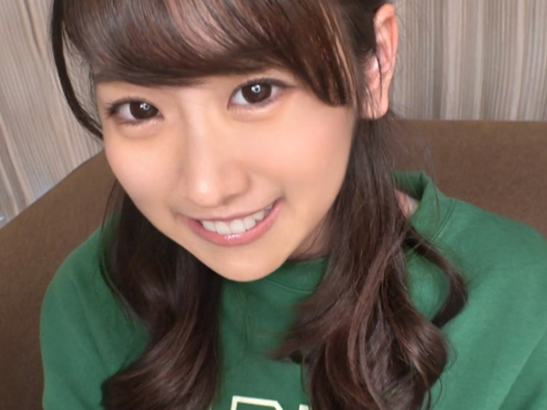 【騎乗位でイキまくる女子大生】 キュートな美少女、大きな瞳で見つめながら腰振りまくり！ 敏感ボディが連続絶頂の快感天国♡