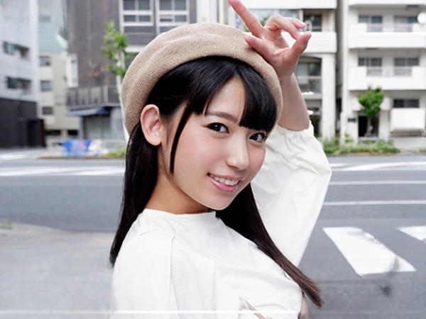 【清楚系ドスケベ素人】『もっとちょうだい♡』軽いピストンで即イキ！見た目とエロさのギャップがヤバい！敏感ボディを激しく責めるハメ撮りSEX！