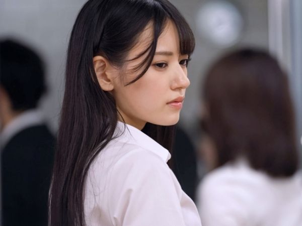 【危険な社内不倫】『先輩、奥さんより私を選んで…』スレンダー美人後輩が既婚先輩を誘惑！会社でこっそり不倫セックス♥後輩OLの色気に翻弄される先輩の運命は…！