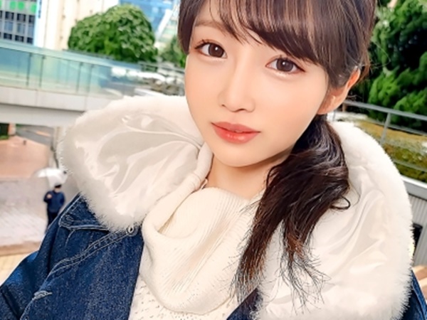 【超小顔美少女とイチャラブSEXデート】ホテルでラブラブハメまくり！カメラ目線で喘ぎまくる美少女が、悶えながらイキまくる♡ キュートな顔とエッチなギャップがたまらない！