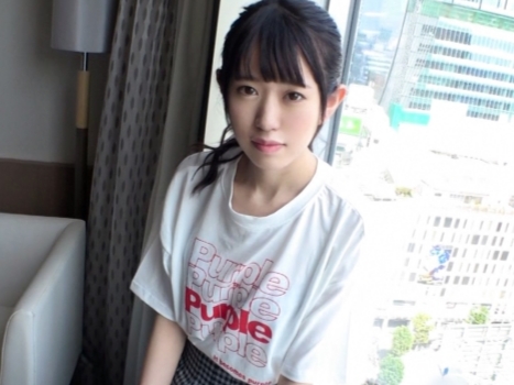 【童顔美少女に顔射！】めちゃカワ女子のおマ○コをガン突き！ビンビンチ○ポで激ピストン、最後は濃厚ザーメンを顔にぶっかけフィニッシュ！カワイイ顔がザーメンまみれで最高！♡