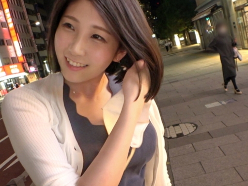 【巨乳お姉さんの裏の顔】『仕事中は真面目なのに…』上品なキャリアウーマンがナンパされ、服を脱いだら驚きの巨乳！チンコビンビンになるほどのエロボディで、仕事中の姿とのギャップに興奮必至！