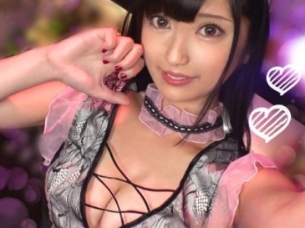 【メイド娘の淫乱プレイ】『もっと奥まで…』スレンダー美少女がコスプレ姿で生チ●ポ挿入！コンカフェ店員の隠れた性欲が爆発、チ●ポを求めて乱れまくる！♡