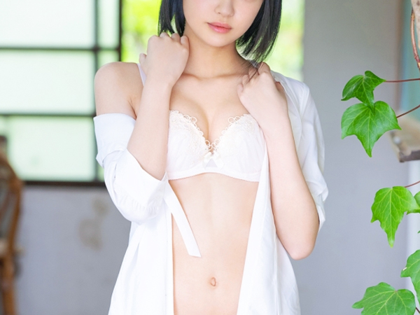 【色白スレンダー美少女のご奉仕タイム】『気持ちよくしてあげる♥』美肌のAV女優が濃厚フェラでチンポをトロットロに！騎乗位で腰を振りまくり、チンポを激しく扱き上げるエロプレイ！！
