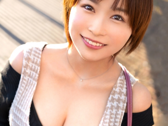 【巨乳ムスメの淫乱プレイ】『気持ち良すぎる…』スケベな格好で誘惑するムチムチボディの美女が濃厚セックスで大興奮！パイ射フィニッシュで大満足！♡