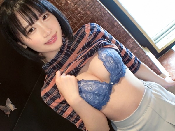 【素人美少女】『そんなに濡れちゃって…』超絶キツマン娘が指一本で愛液ダダ漏れ！激カワ女子が恥じらう姿に興奮MAX♡マン汁垂れ流しの大洪水セックス！