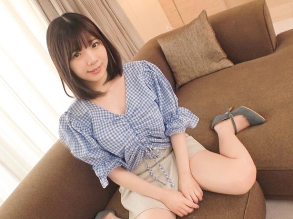 【18歳Gカップ美少女】初々しい女学生が隠れ巨乳を激しく揺らす！たわわな美乳を高速ピストンで責められ、ウブなカラダが感じまくるエロ動画♡