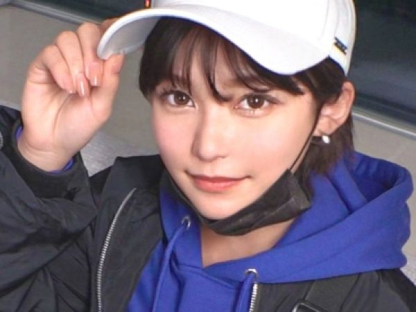 【JDの裏の顔】「もっと激しくして…！」モテまくりボーイッシュ女子大生が、4P乱交でメス顔全開！王子様キャラを捨て、チ○ポを求めて乱れまくる！JDのギャップに興奮必至！